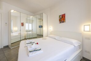1 bedroom, iron/ironing board, WiFi, bed sheets - BnButler - Washington, 83 (Milano)