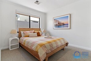 4 室のベッドルーム、デスク、アイロン / アイロン台、WiFi (無料)