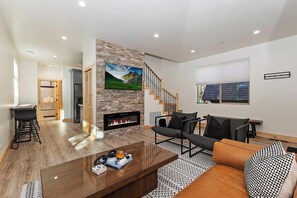 TV, fireplace, foosball - Willowbear Lodge By Destination Big Bear:Located in Lower Moonridge!Foosball! Close to Bear Mountain! (Big Bear Lake)