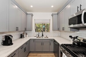 Fridge, microwave, oven, stovetop - Willowbear Lodge By Destination Big Bear:Located in Lower Moonridge!Foosball! Close to Bear Mountain! (Big Bear Lake)