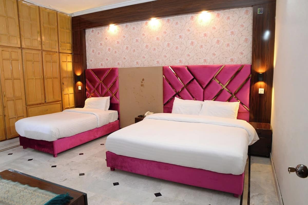 Deluxe Triple Room