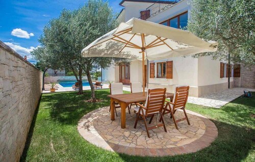 2 bedroom beautiful home in Novigrad