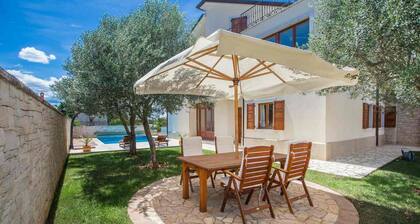 2 bedroom beautiful home in Novigrad