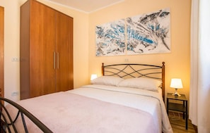 2 Schlafzimmer, Reisekinderbett, kostenloses WLAN, Bettwäsche