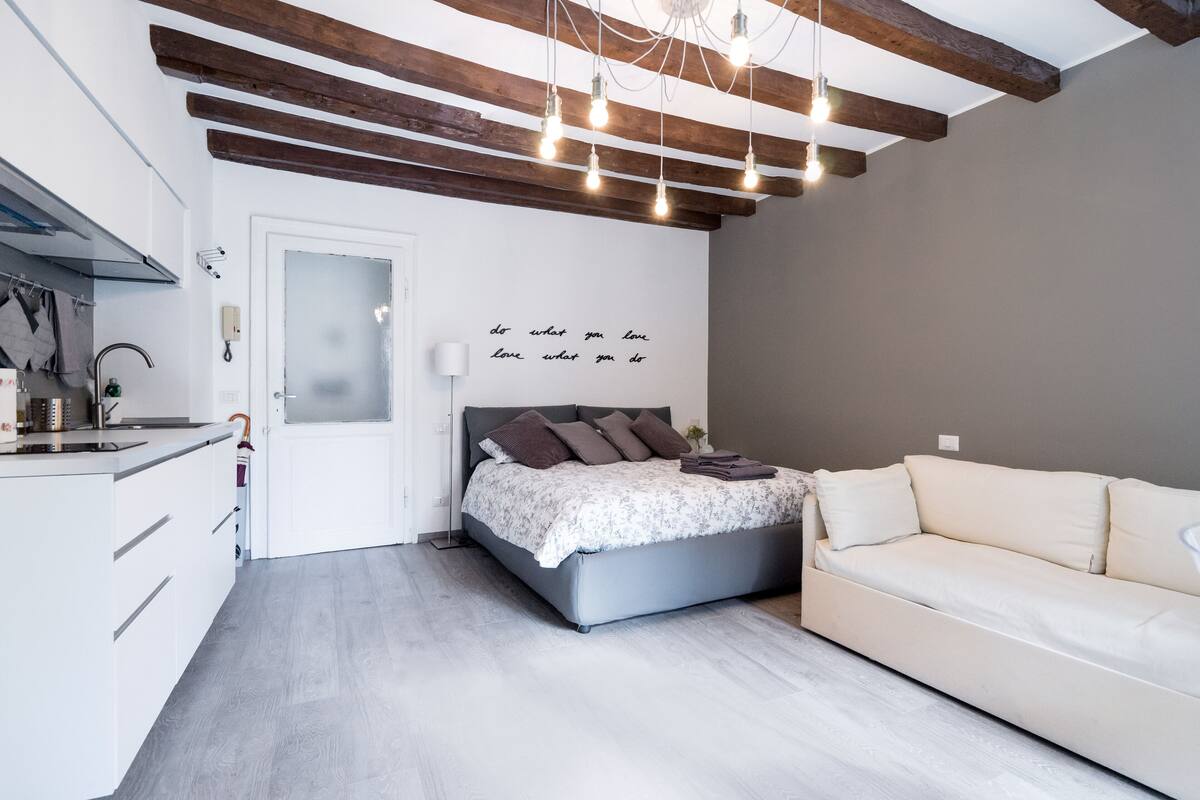 Leilighet – deluxe | Sengetøy av topp kvalitet, dundyner og skrivebord