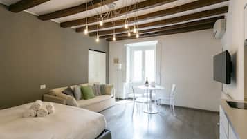 Deluxe Apartment | Living area | 50-inch TV with satellite channels