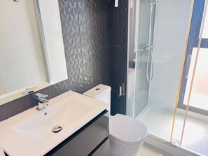 Douche, serviettes fournies