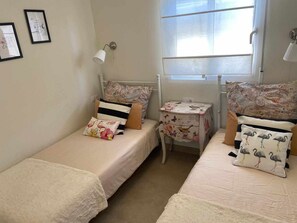 Unclassified image, 4 of 32, button