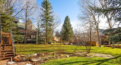 Mountainside 4-Bedroom Oasis near Downtown Basalt