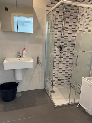 Shower, towels