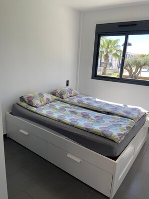 2 bedrooms, iron/ironing board, free WiFi, bed sheets