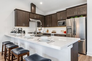 Fridge, microwave, oven, stovetop - 3 Bedroom Creekhouse Home with Views of Mammoth Rock! (Mammoth Lakes)