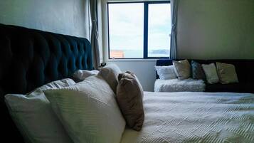 3 bedrooms, iron/ironing board, WiFi, bed sheets