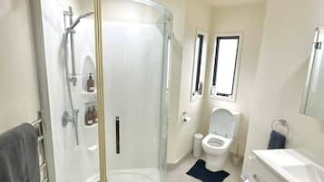 Hårtørrer, håndklæder, Sæbe, Toiletpapir