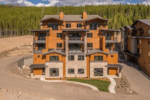 Exterior - Book a Winter Getaway Today! New Build Mountain Condo with Fireplace! (Big Sky)