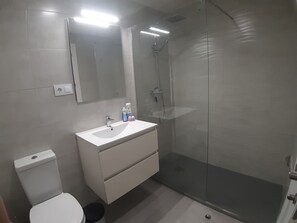 Douche, serviettes fournies