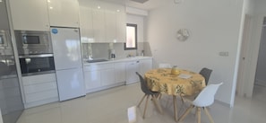 Frigorifero, microonde, forno, lavastoviglie