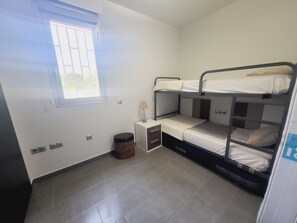 2 chambres, fer et planche à repasser, Wi-Fi gratuit, draps fournis