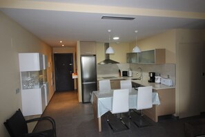 Fridge, microwave, dishwasher, coffee/tea maker