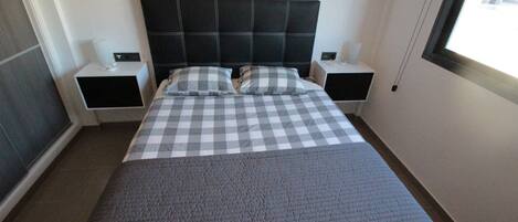 2 chambres, fer et planche à repasser, Wi-Fi gratuit, draps fournis