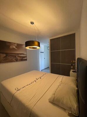 2 bedrooms, iron/ironing board, free WiFi, bed sheets - (La Zenia)