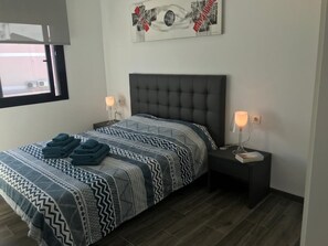 2 chambres, fer et planche à repasser, Wi-Fi gratuit, draps fournis