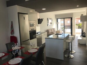 冰箱、微波炉、烤箱、洗碗机