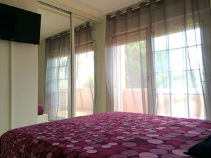 2 chambres, fer et planche à repasser, accès au Wi-Fi (inclus)