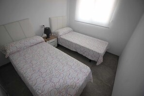 2 habitaciones, tabla de planchar con plancha y wifi gratis 