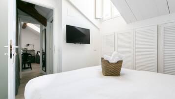 Classic Apartment | 1 bedroom, premium bedding, down comforters, desk