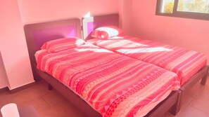2 habitaciones, tabla de planchar con plancha y wifi gratis 