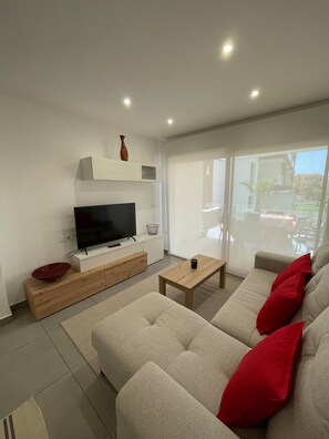 TV - Apartment Villamartin golf II (Villamartín)