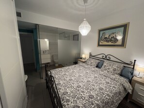2 habitaciones, tabla de planchar con plancha y wifi gratis 