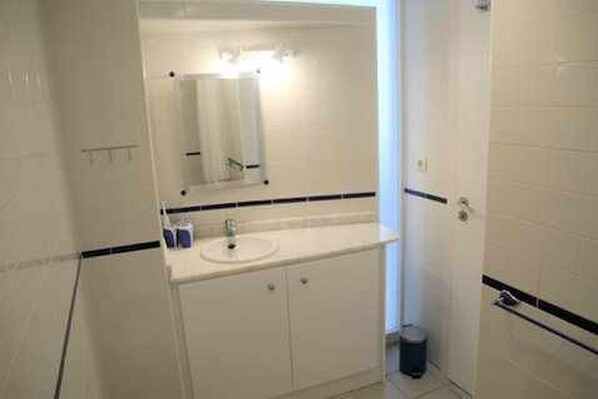 Shower, hair dryer, towels - Apartment Playa Flamenca  resd. Playa Terrazas (Orihuela Costa)