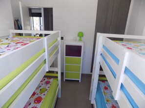 2 slaapkamers, een strijkplank/strijkijzer, gratis wifi, beddengoed