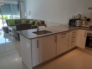 Køleskab, mikrobølgeovn, ovn, opvaskemaskine