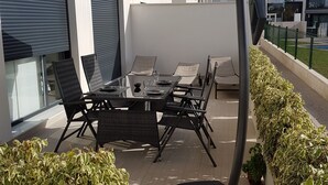 تناول الطعام بالخارج