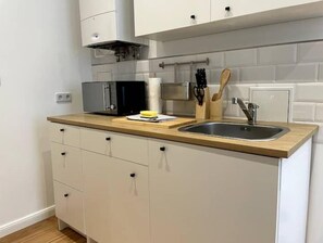 Micro-ondes, four, plaque de cuisson