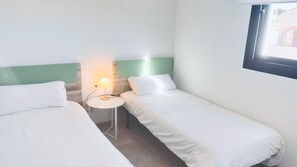 Iron/ironing board, free WiFi, bed sheets - Apartment Villamartin  Resd.AireTM (Villamartín)