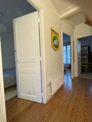 4 Schlafzimmer, Bügeleisen/Bügelbrett, WLAN, Bettwäsche