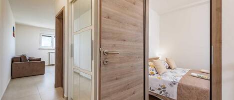 2 bedrooms, iron/ironing board, travel crib, free WiFi