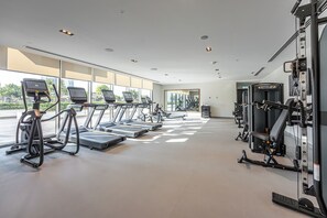 Gym - Stayis - 1 BR Iconic Burj Khalifa View (Dubai)