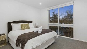 4 Schlafzimmer, Bügeleisen/Bügelbrett, kostenloses WLAN, Bettwäsche