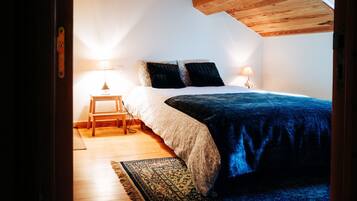 4 bedrooms, iron/ironing board, travel cot, free WiFi