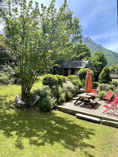 Bergerie rénovée dans l'esprit chalet, à l'entrée du village de Cauterets