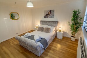 2 Schlafzimmer, Schreibtisch, Bügeleisen/Bügelbrett, kostenloses WLAN