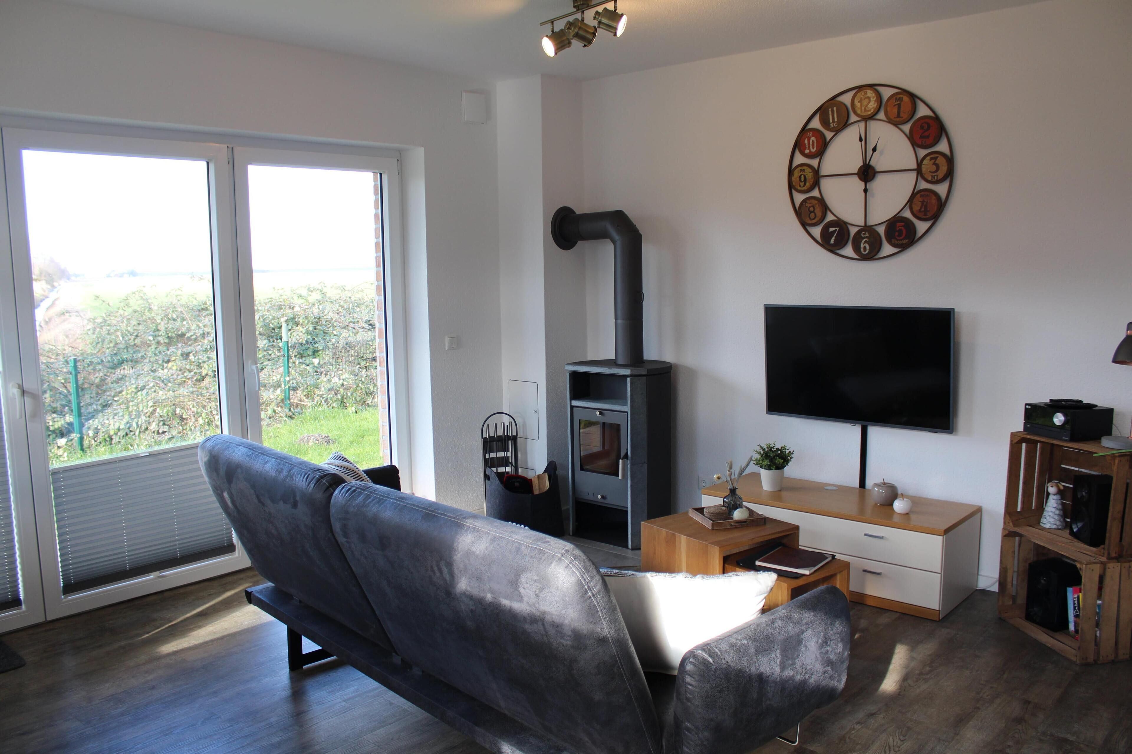 TV, fireplace, stereo