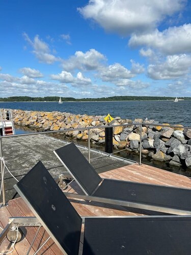 Floating 44 in Laboe Sind Schwimmenden Logenplätze an der Kieler Förde