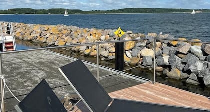 Floating 44 in Laboe Sind Schwimmenden Logenplätze an der Kieler Förde