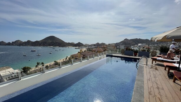 A rooftop pool with a view of the sea and mountains. - Corazón Resort&Spa: 2BR Corazon Suite w/ private hot tub, ocean view, sleeps 8 (Cabo San Lucas)